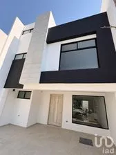 NEX-294446 - Casa en Venta, con 3 recamaras, con 3 baños, con 176 m2 de construcción.