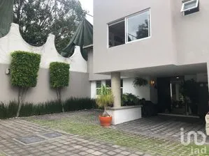 NEX-294082 - Casa en Venta, con 4 recamaras, con 5 baños, con 280 m2 de construcción.
