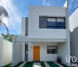 NEX-292817 - Casa en Venta, con 3 recamaras, con 3 baños, con 131 m2 de construcción en Santa Clara Ocoyucan, CP 72850, Puebla.