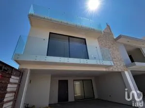 NEX-302402 - Casa en Venta, con 3 recamaras, con 2 baños, con 225 m2 de construcción.