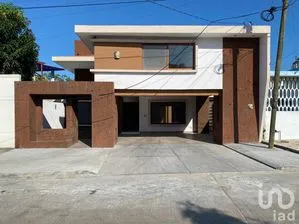 NEX-295116 - Casa en Venta, con 3 recamaras, con 2 baños, con 368 m2 de construcción en Unidad Nacional, CP 89410, Tamaulipas.