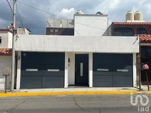 NEX-291658 - Casa en Venta, con 3 recamaras, con 3 baños, con 191 m2 de construcción en Lomas Verdes (Conjunto Lomas Verdes), CP 53120, México.