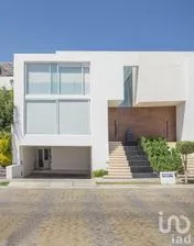 NEX-290155 - Casa en Venta, con 3 recamaras, con 3 baños, con 362 m2 de construcción.