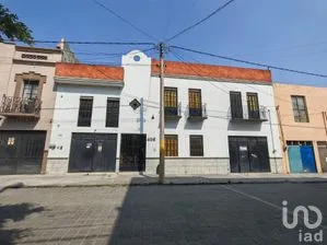 NEX-290163 - Casa en Venta, con 3 recamaras, con 4 baños, con 400 m2 de construcción.