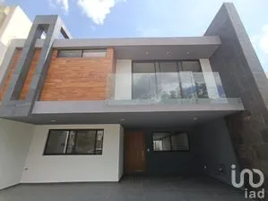 NEX-290169 - Casa en Venta, con 5 recamaras, con 5 baños, con 355 m2 de construcción.