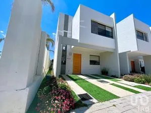 NEX-293453 - Casa en Venta, con 3 recamaras, con 3 baños, con 131 m2 de construcción.