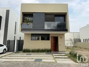 NEX-246664 - Casa en Venta, con 3 recamaras, con 3 baños, con 232 m2 de construcción.