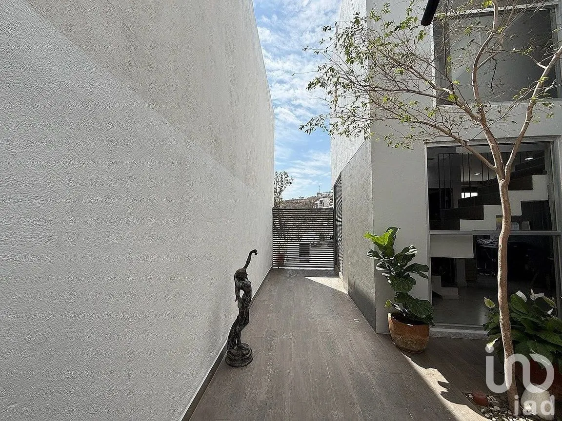 Casa en Venta en Colinas de San Isidro, Zapopan, Jalisco | NEX-246686 | iad México | Foto 2 de 32