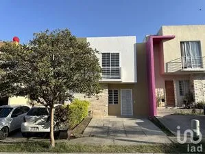 NEX-285451 - Casa en Renta, con 3 recamaras, con 3 baños, con 96 m2 de construcción en Parques Del Centinela, CP 45135, Jalisco.