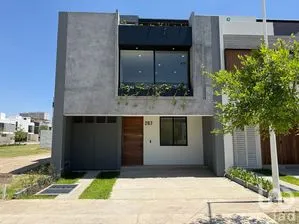 NEX-286296 - Casa en Venta, con 5 recamaras, con 5 baños, con 251 m2 de construcción.