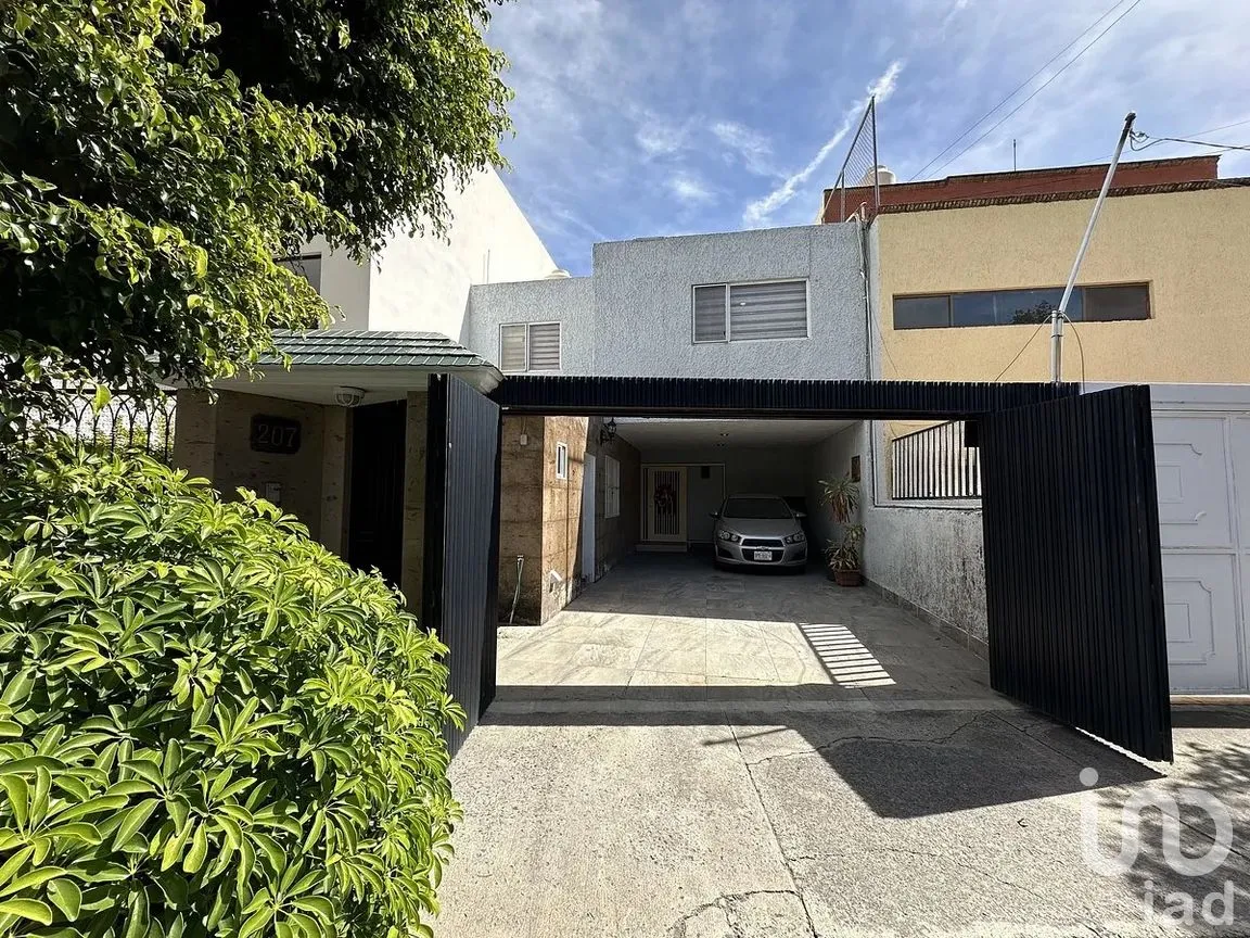 Casa en Venta en La Estancia, Zapopan, Jalisco | NEX-303900 | iad México | Foto 2 de 16