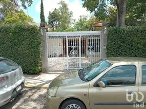 NEX-302949 - Casa en Venta, con 4 recamaras, con 5 baños, con 1300 m2 de construcción.