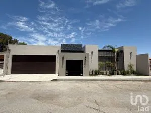 NEX-295627 - Casa en Venta, con 3 recamaras, con 3 baños, con 326 m2 de construcción.