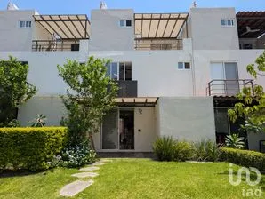 NEX-294442 - Casa en Venta, con 3 recamaras, con 2 baños, con 127 m2 de construcción en Real Santa Fe, CP 62794, Morelos.