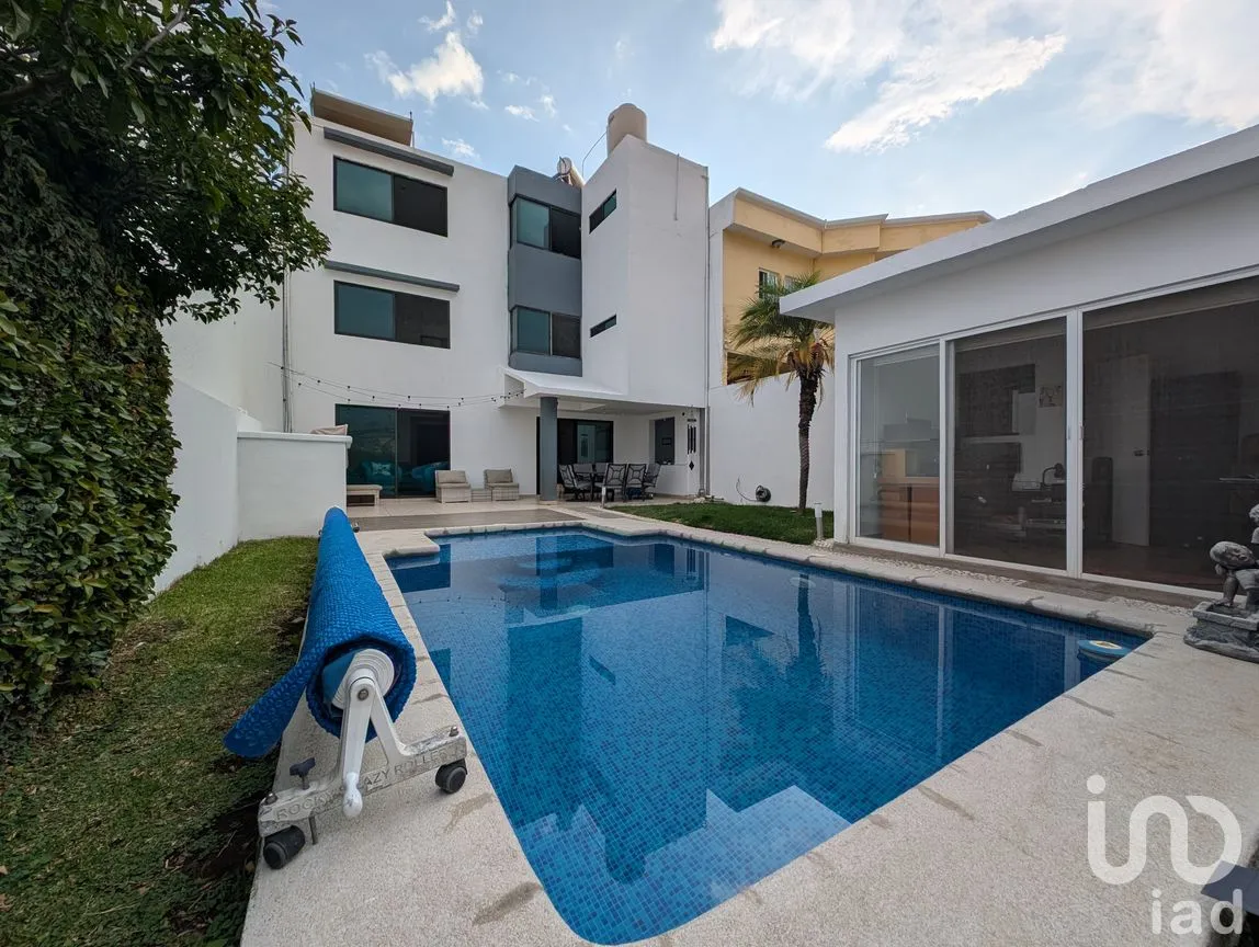 Casa en Venta en Tzompantle Norte, Cuernavaca, Morelos | NEX-296485 | iad México | Foto 2 de 25