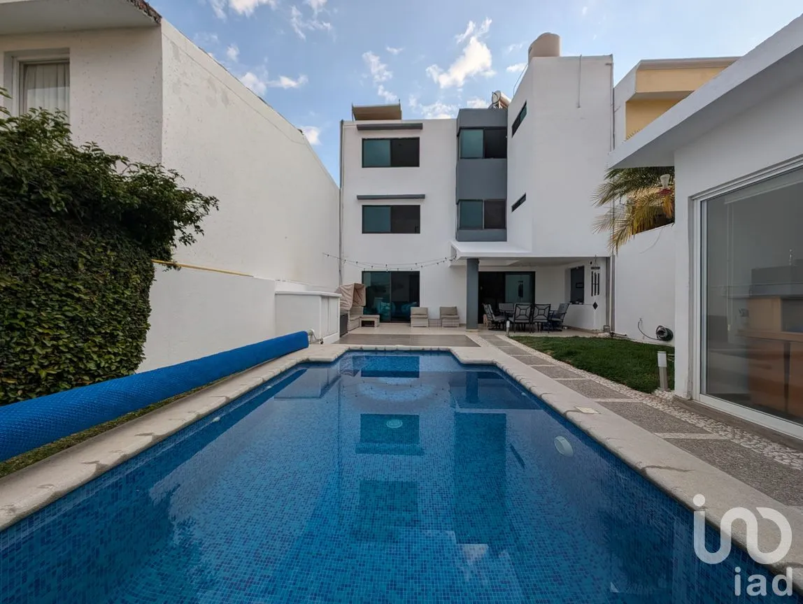 Casa en Venta en Tzompantle Norte, Cuernavaca, Morelos | NEX-296485 | iad México | Foto 1 de 25