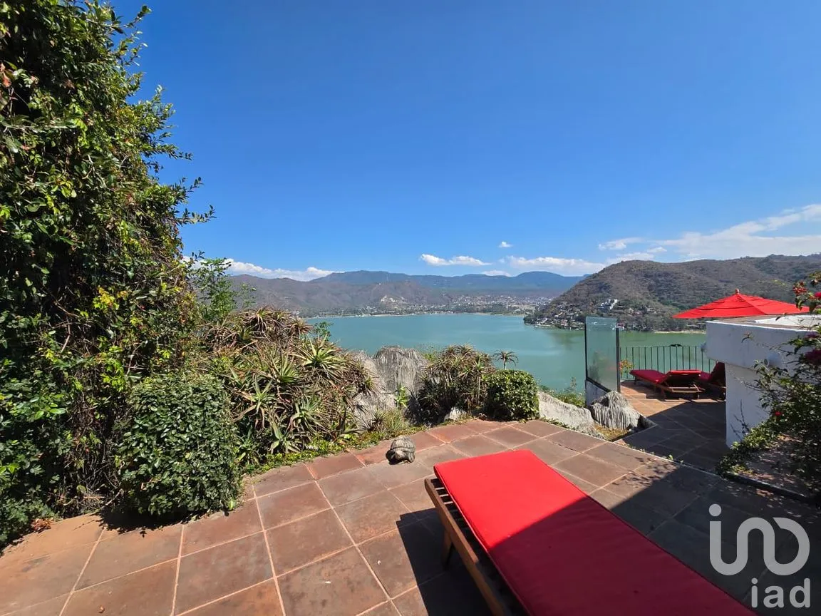 Casa en Venta en La Peña, Valle de Bravo, México | NEX-293406 | iad México | Foto 2 de 20