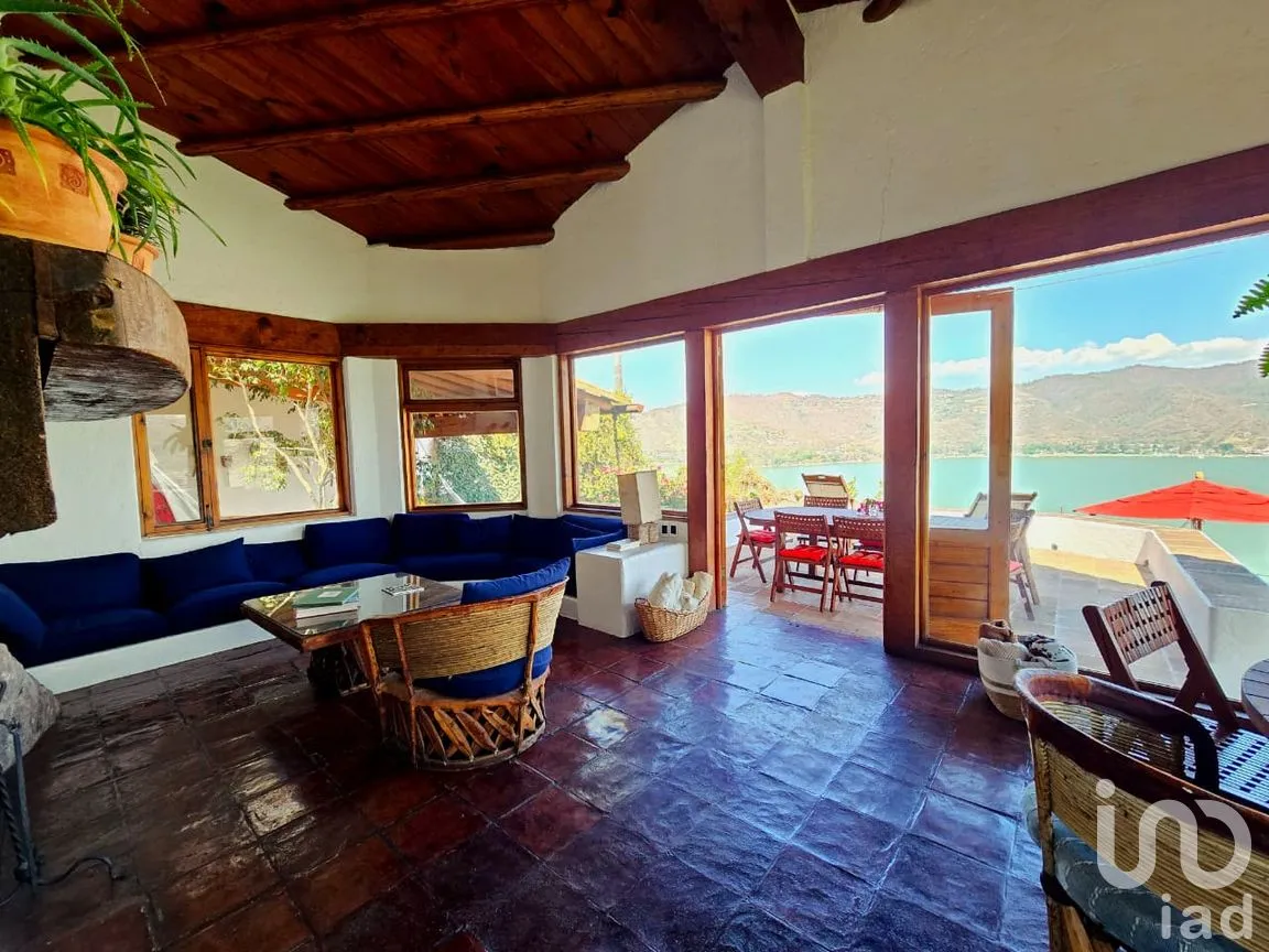 Casa en Venta en La Peña, Valle de Bravo, México | NEX-293406 | iad México | Foto 3 de 20