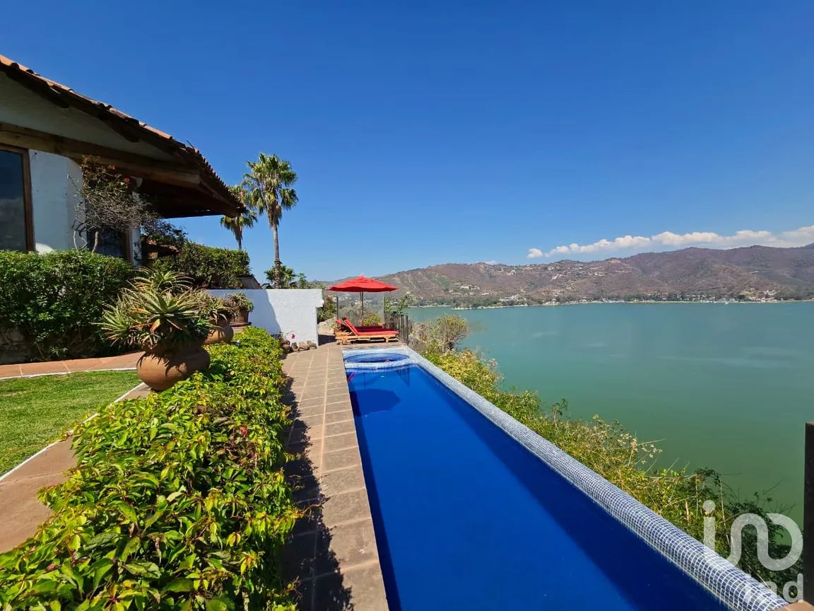 Casa en Venta en La Peña, Valle de Bravo, México | NEX-293406 | iad México | Foto 1 de 20