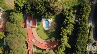 NEX-305111 - Casa en Renta, con 5 recamaras, con 4 baños, con 700 m2 de construcción.
