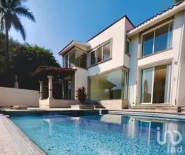 NEX-295129 - Casa en Venta, con 4 recamaras, con 5 baños, con 669 m2 de construcción.