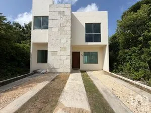 NEX-303461 - Casa en Venta, con 4 recamaras, con 4 baños, con 150 m2 de construcción.