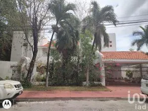 NEX-300883 - Casa en Venta, con 4 recamaras, con 4 baños, con 450 m2 de construcción.