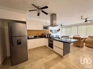 NEX-301547 - Departamento en Renta, con 2 recamaras, con 2 baños, con 128 m2 de construcción.