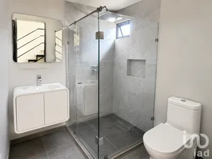 NEX-301927 - Casa en Venta, con 2 recamaras, con 2 baños, con 160 m2 de construcción.