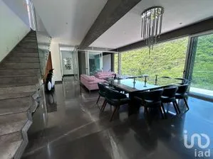 NEX-303152 - Casa en Renta, con 3 recamaras, con 5 baños, con 811 m2 de construcción.
