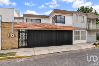 NEX-306564 - Casa en Venta, con 5 recamaras, con 2 baños, con 185 m2 de construcción.