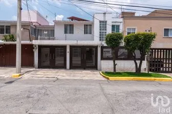 NEX-254274 - Casa en Venta, con 4 recamaras, con 2 baños, con 250 m2 de construcción.