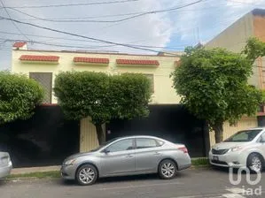 NEX-301497 - Casa en Venta, con 5 recamaras, con 2 baños, con 400 m2 de construcción.
