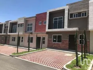 NEX-63609 - Casa en Venta, con 3 recamaras, con 2 baños, con 102 m2 de construcción.