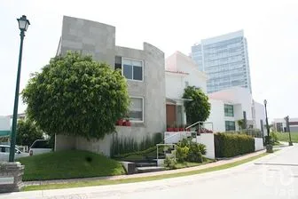 NEX-298756 - Casa en Venta, con 4 recamaras, con 4 baños, con 547 m2 de construcción.