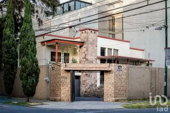 NEX-297338 - Casa en Venta, con 4 recamaras, con 4 baños, con 1200 m2 de construcción.