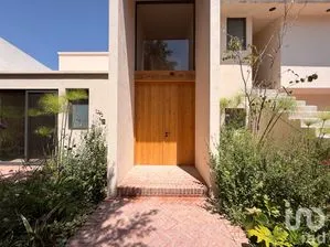 NEX-298730 - Casa en Venta, con 3 recamaras, con 3 baños, con 333 m2 de construcción.