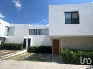 NEX-298799 - Casa en Venta, con 3 recamaras, con 4 baños, con 190 m2 de construcción.