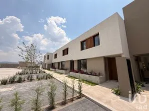NEX-300415 - Casa en Venta, con 3 recamaras, con 3 baños, con 174 m2 de construcción.