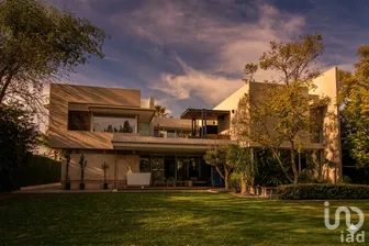 NEX-300694 - Casa en Venta, con 4 recamaras, con 4 baños, con 720 m2 de construcción.