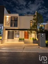 NEX-308563 - Casa en Venta, con 4 recamaras, con 3 baños, con 226 m2 de construcción.