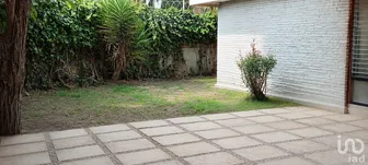 NEX-304053 - Casa en Renta, con 3 recamaras, con 4 baños, con 350 m2 de construcción.