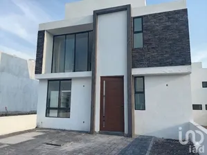 NEX-301327 - Casa en Venta, con 3 recamaras, con 3 baños, con 177 m2 de construcción.