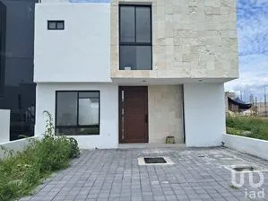 NEX-308510 - Casa en Venta, con 3 recamaras, con 2 baños, con 128 m2 de construcción.