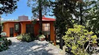 NEX-301717 - Casa en Venta, con 3 recamaras, con 3 baños, con 310 m2 de construcción.