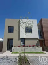 NEX-302085 - Casa en Venta, con 3 recamaras, con 2 baños, con 179 m2 de construcción.