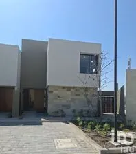 NEX-302086 - Casa en Venta, con 3 recamaras, con 3 baños, con 174 m2 de construcción.