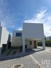 NEX-304484 - Casa en Venta, con 3 recamaras, con 2 baños, con 154 m2 de construcción.