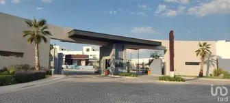 NEX-305708 - Casa en Renta, con 3 recamaras, con 3 baños, con 200 m2 de construcción.