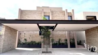 NEX-306432 - Casa en Venta, con 3 recamaras, con 4 baños, con 385 m2 de construcción.